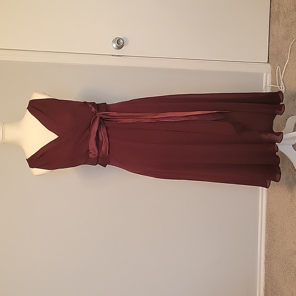 Elegant Brugundy Joneswear Dress - Size 16
